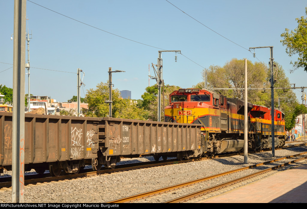 KCSM ES44AC & KCS SD70ACe Locomotives with train